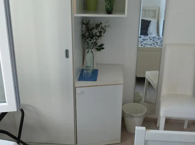 Dafne Nocleg ze śniadaniem 4*