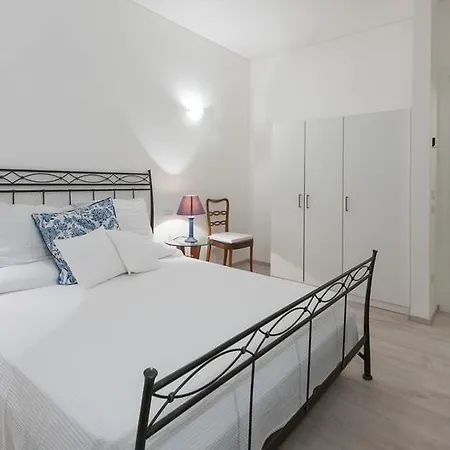 Dafne Bed & Breakfast 4*